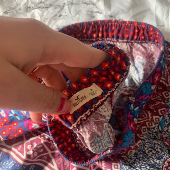 HOLLISTER flowy fabric shorts - Picture 2 of 3